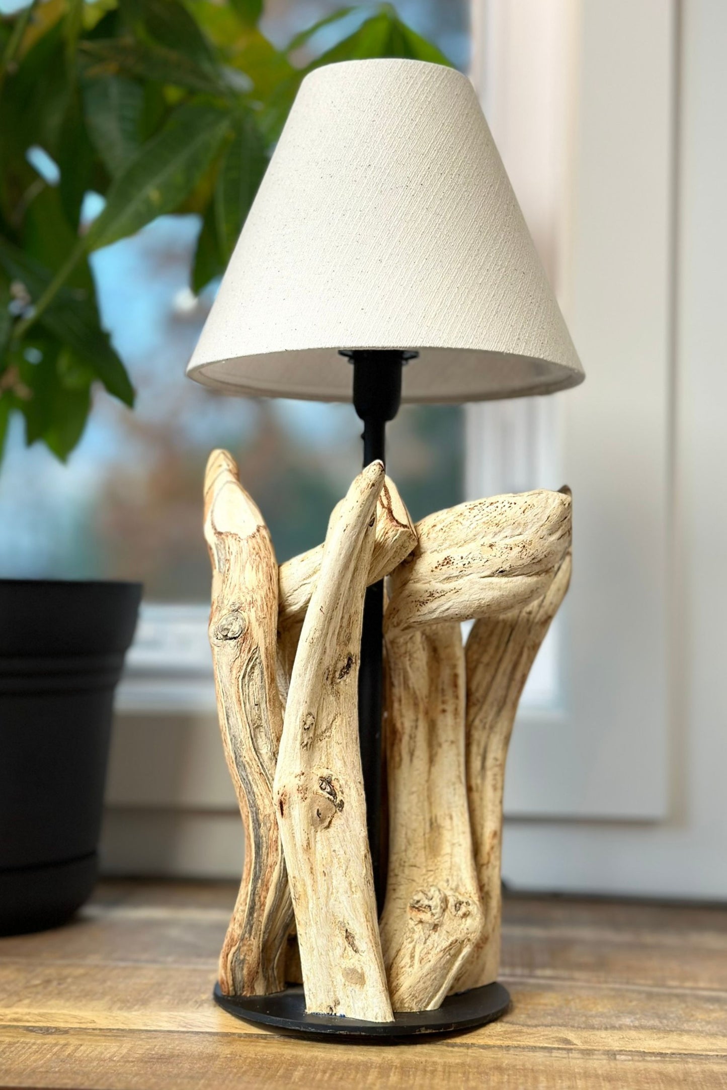 Handcrafted wooden lamp - Stylish and elegant decoration