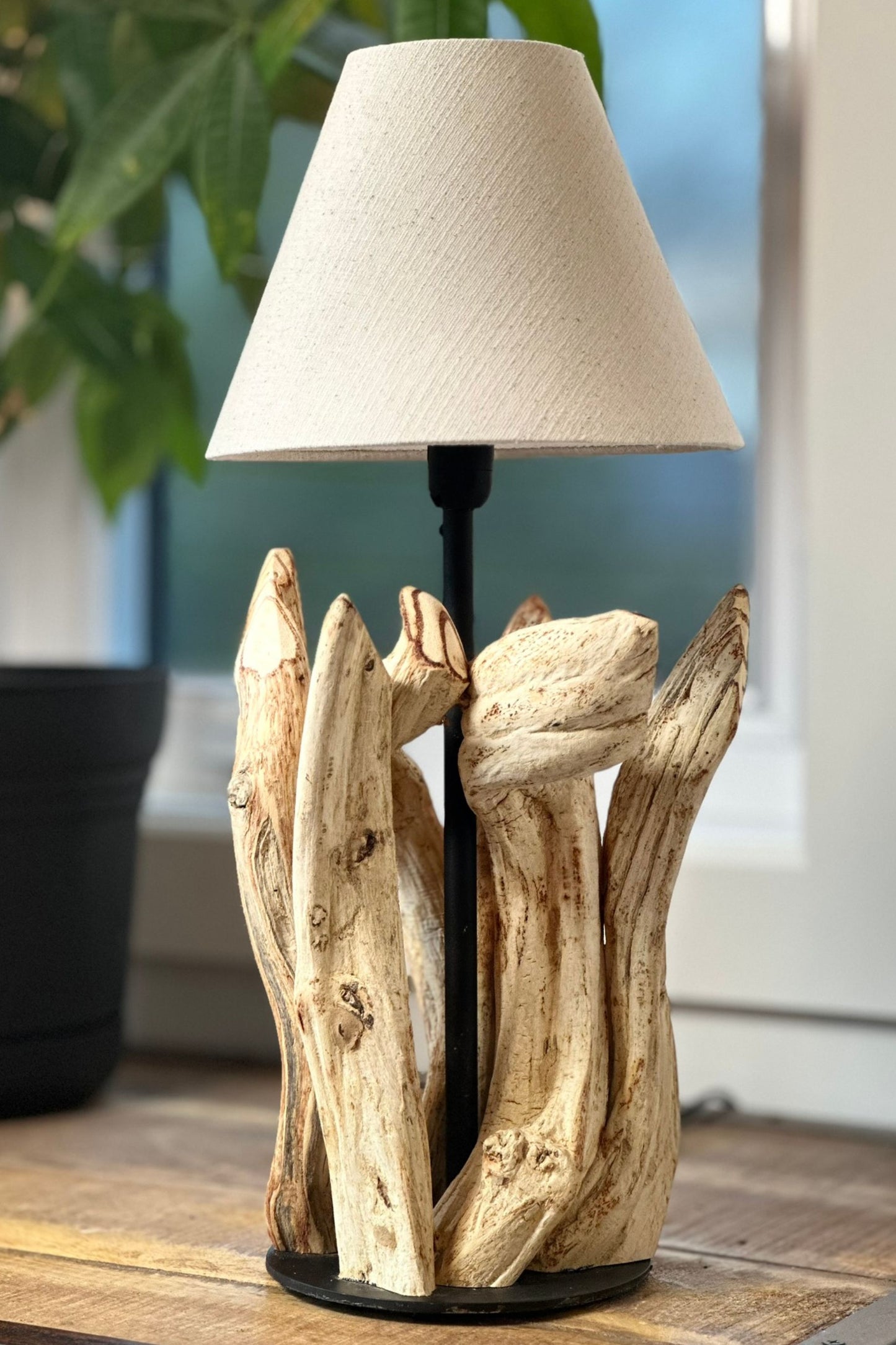 Handcrafted wooden lamp - Stylish and elegant decoration