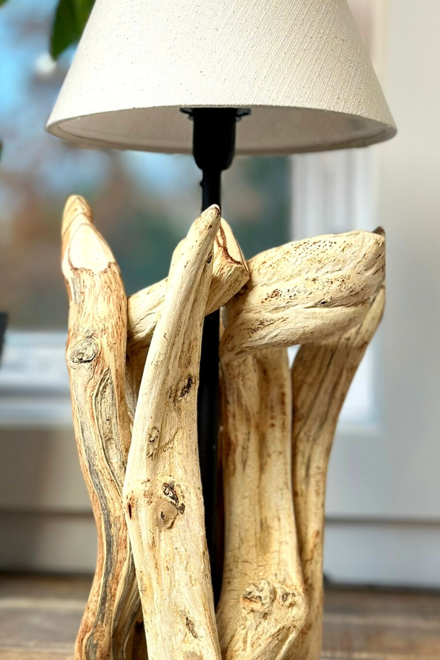 Handcrafted wooden lamp - Stylish and elegant decoration