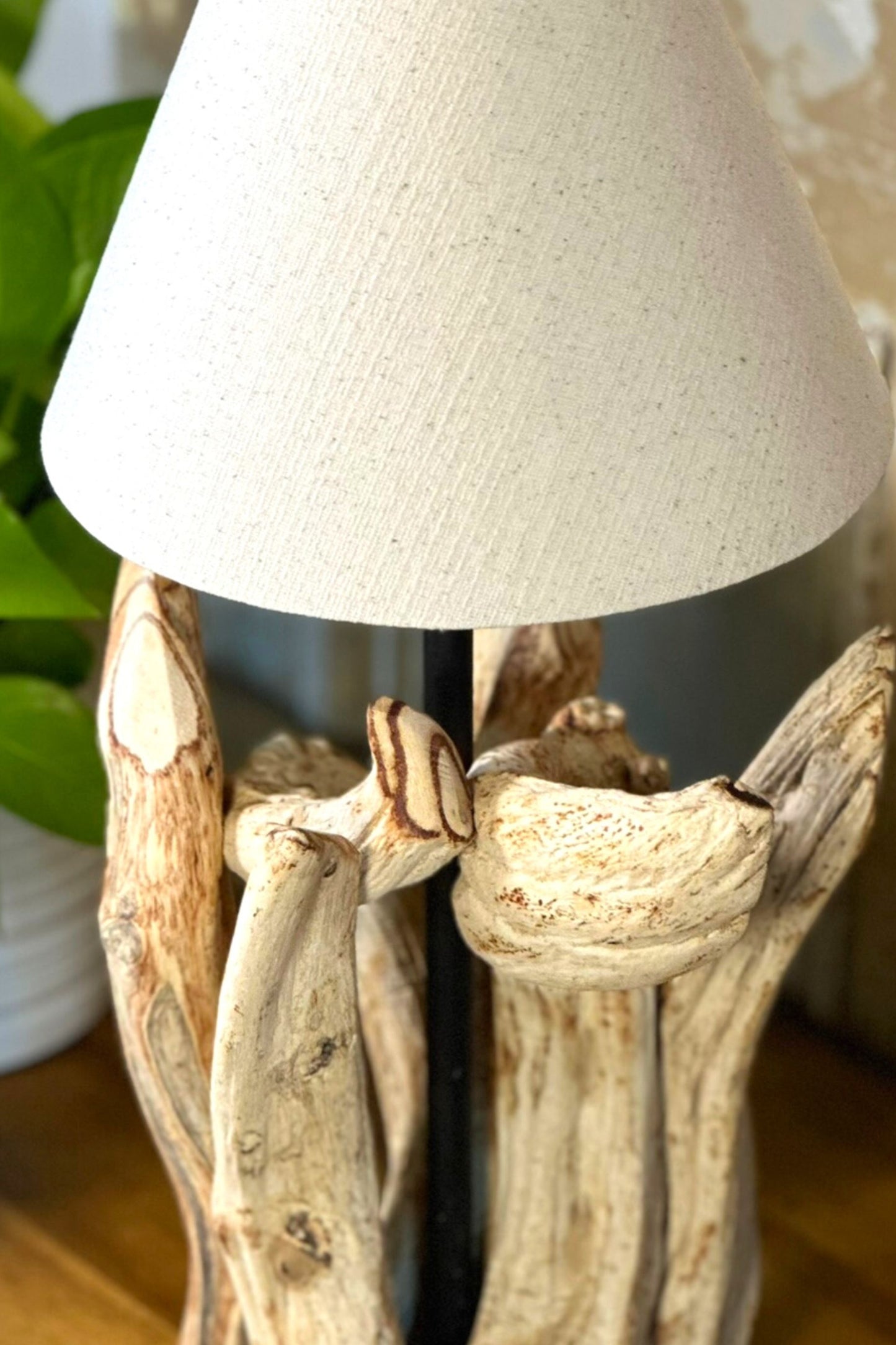 Handcrafted wooden lamp - Stylish and elegant decoration