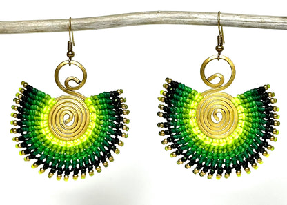 Boucles d'oreilles créoles & originales · En coton et laiton [vert]