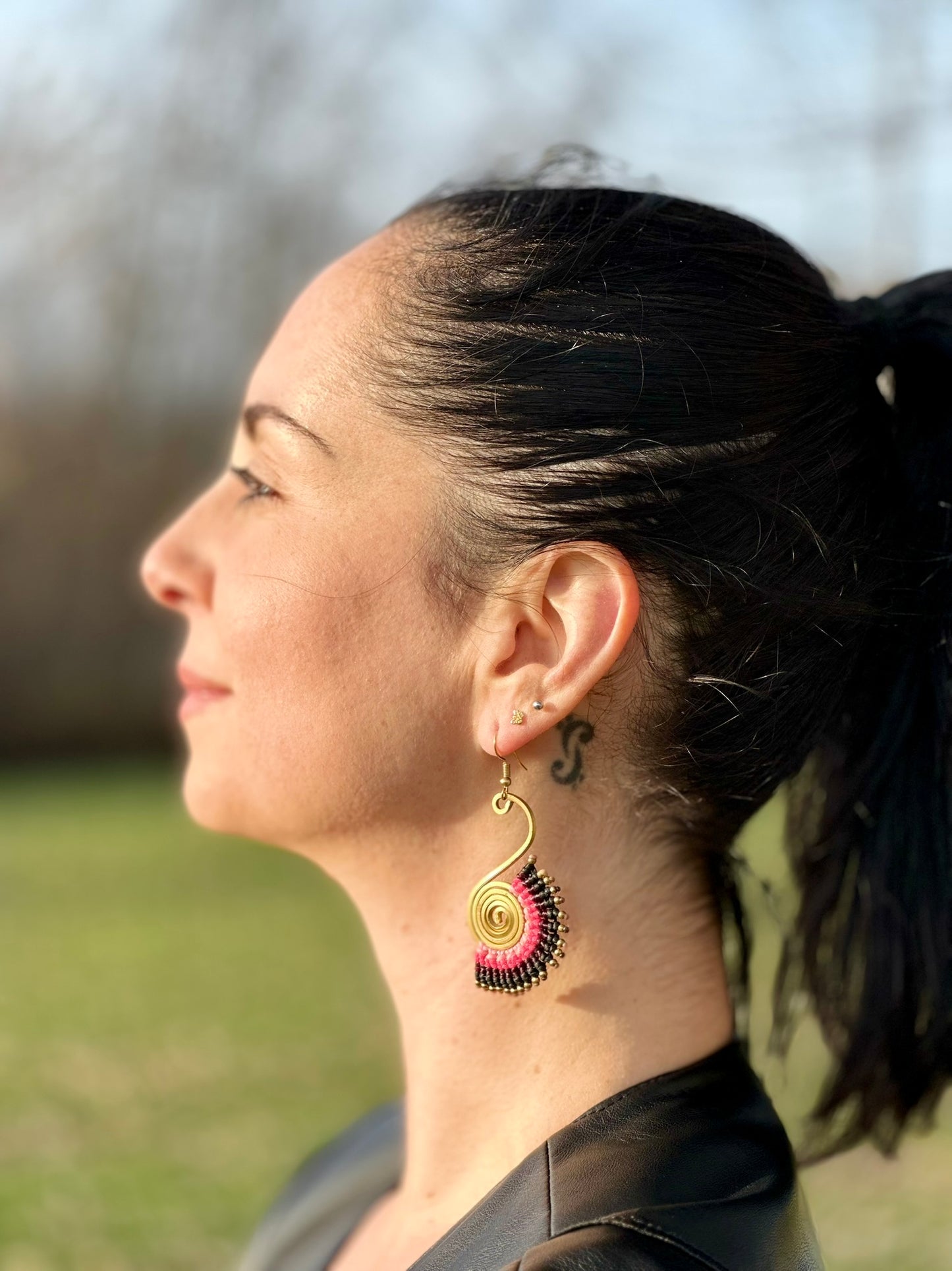 Original and elegant earrings - Cotton and brass [Pink and black]