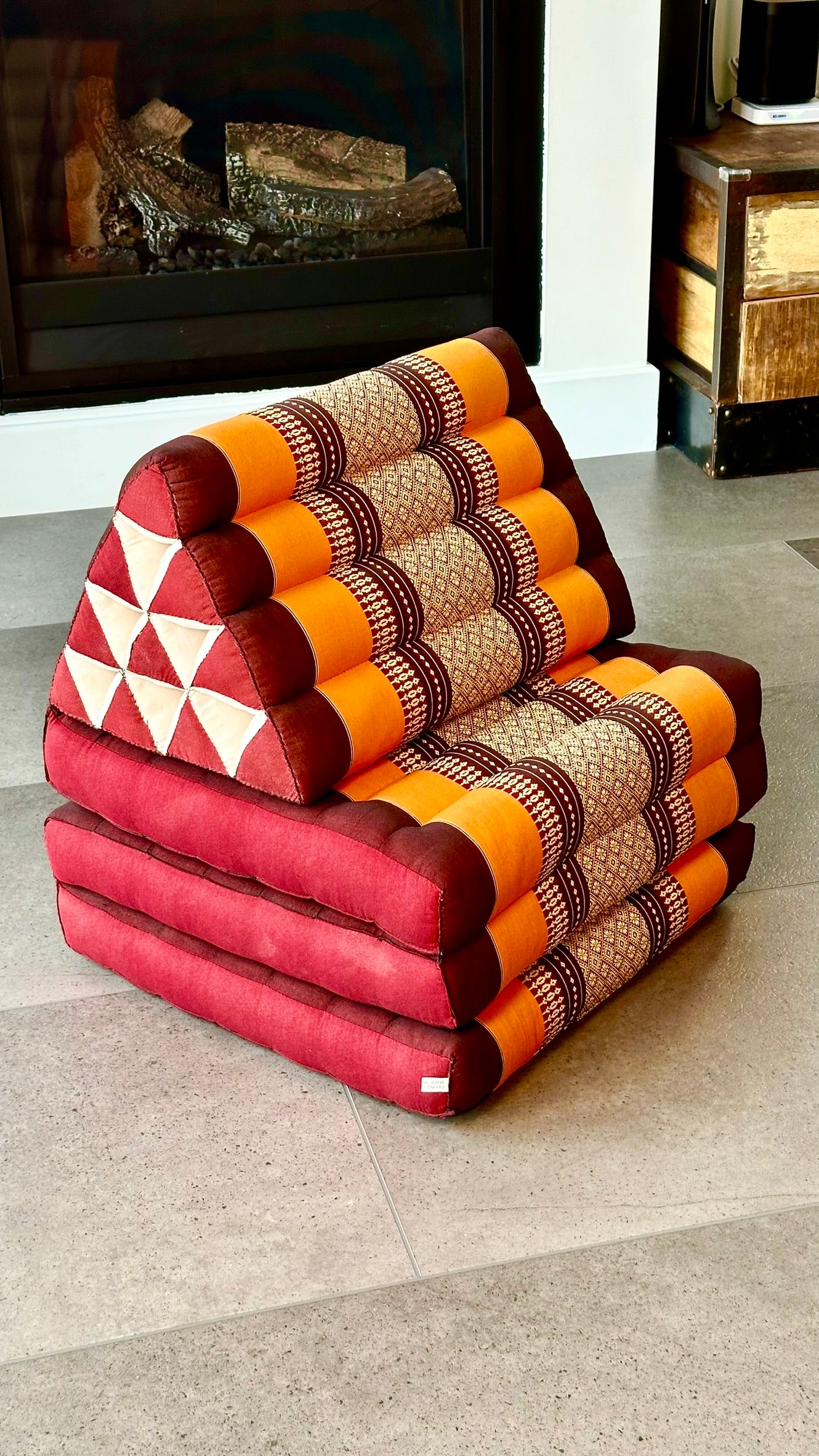 Coussin triangulaire thaï en Kapok · The Orange One [Orange]