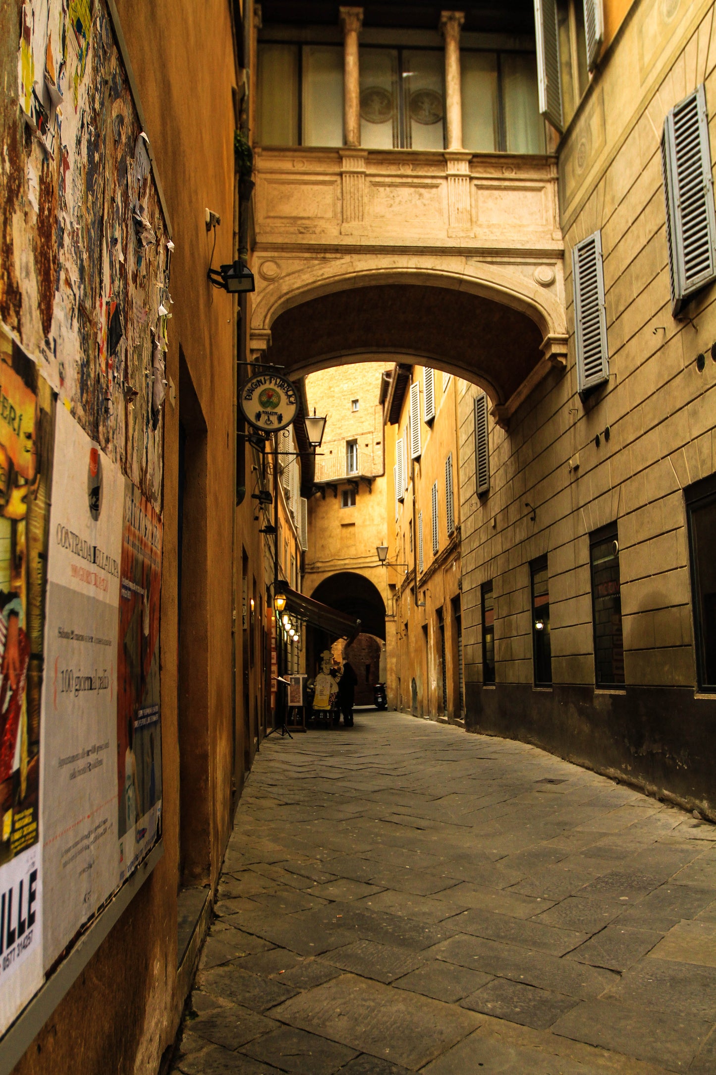 Toile imprimée verticale · Haute qualité · Ruelle en Italie · Décoration murale